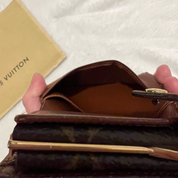 LOUIS VUITTON Kisslock Wallet! With Dust bag! 100% Authentic! Great price! - Picture 13 of 16